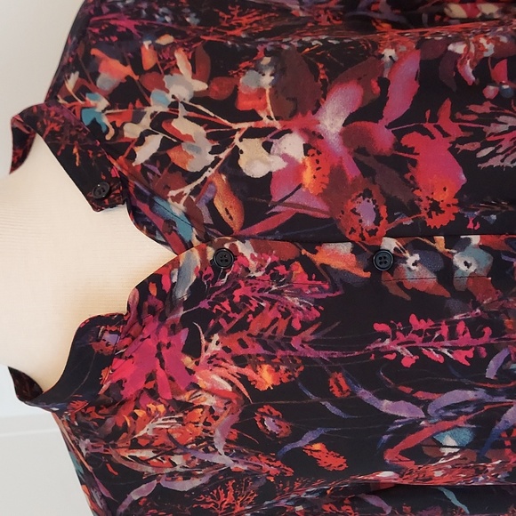 Cupio Women's Top - Picture 2 of 5